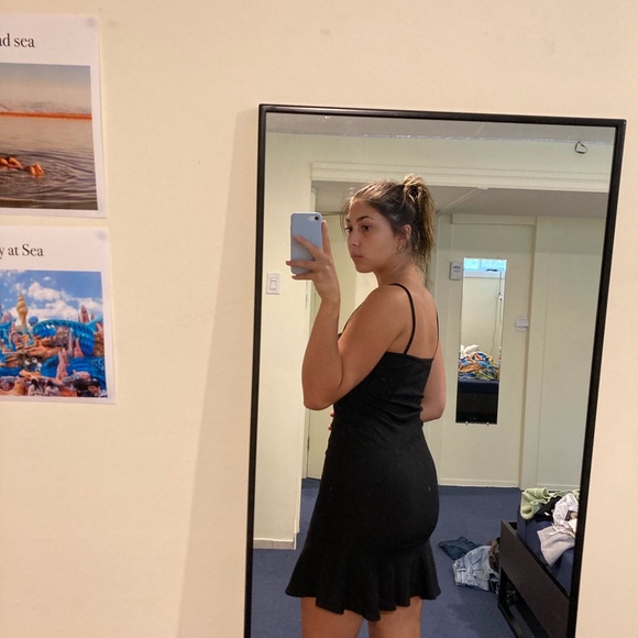 Black ruffle dress - never worn - Picture 3 of 3